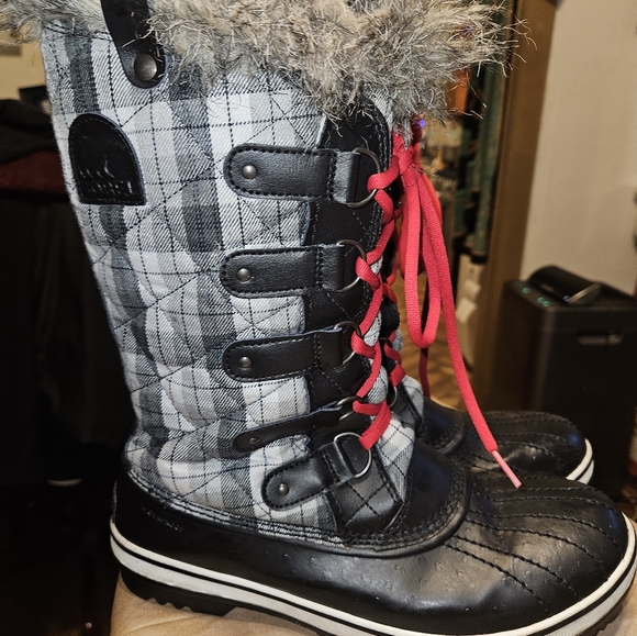 Sorel Joan Of Artic NL1797-010 Black & White Plaid Faux Fur Size 11 - Picture 3 of 9